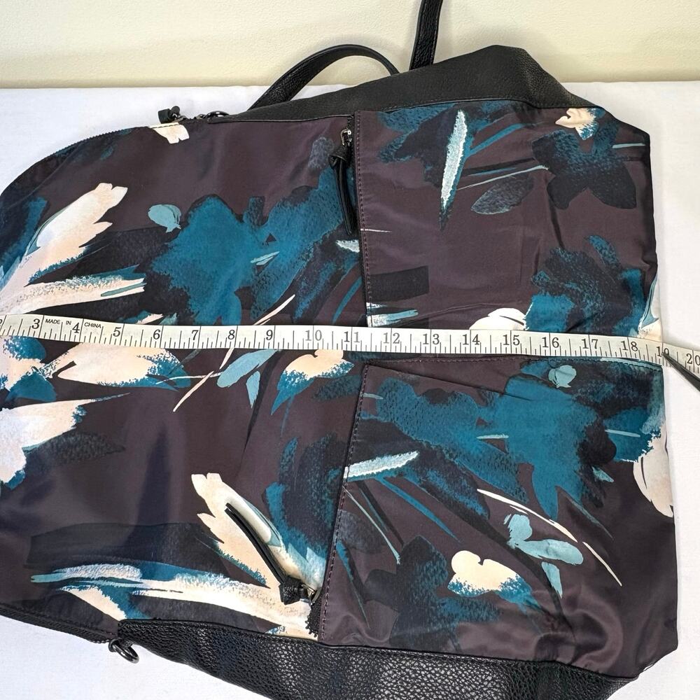 Fabletics Backpack Gray Floral - Picture 13 of 14